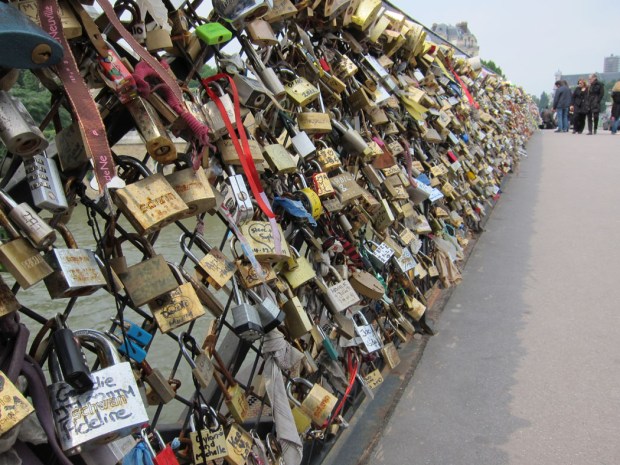 paris love locks