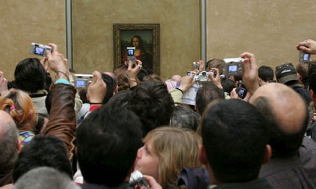 Crowd viewing the Mona Lisa, Louvre, Paris