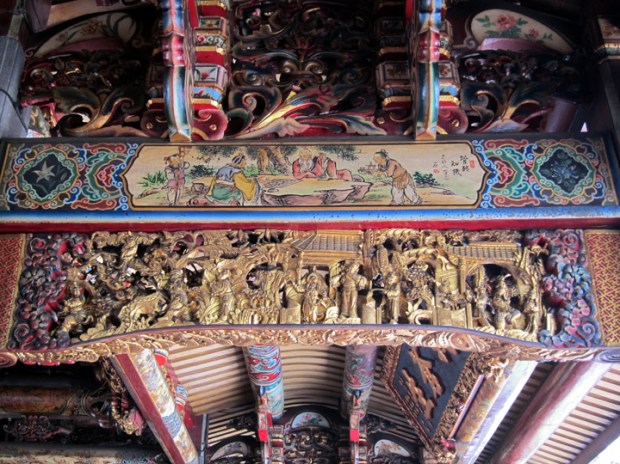 Carved ceiling decorations, Baoan TempleBaoan Temple