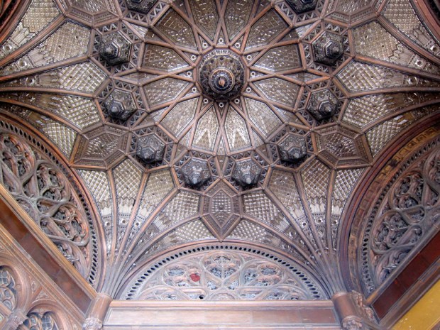 Incredible ceiling just inside Doorway and elevator just inside Párizsi Udvar
