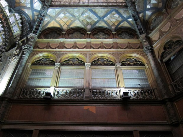 Decorative elements under the central dome, Párizsi Udvar