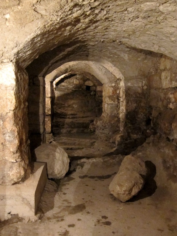 Lithostrotos passageway to Struthian Pool