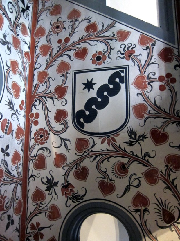 Neo-Gothic red and black stairwell decorations 