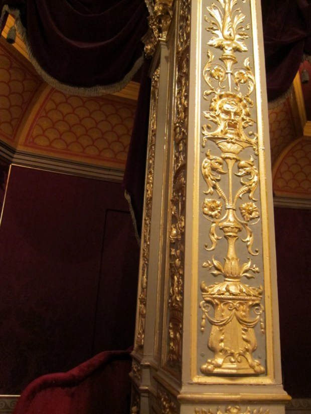 Stucco design between opera boxes