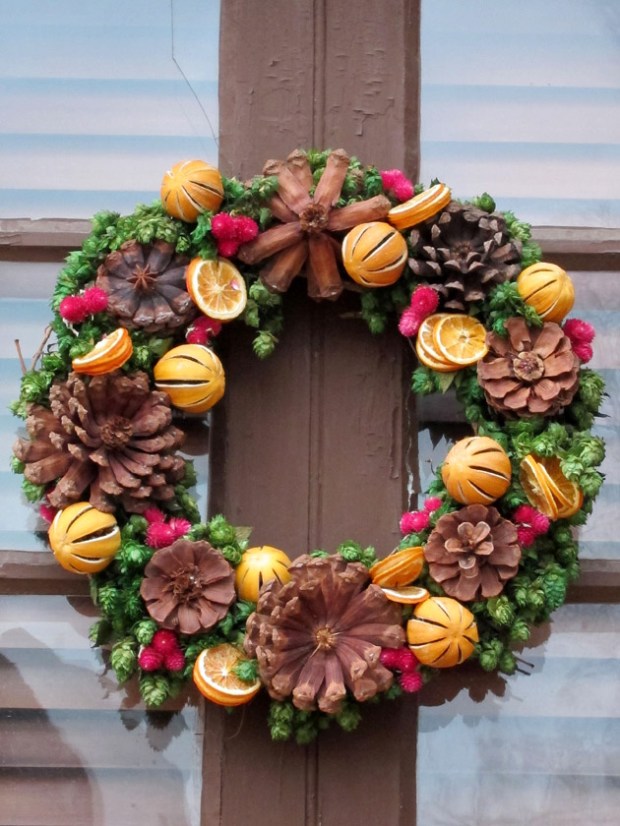 Oranges and pine cones wreath, colonial Christmas decorations